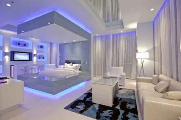 futuristische schlafzimmer blaues neonlicht samtglänzende couch