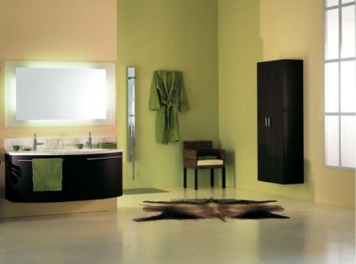 gut designtes Badezimmer wandgestaltung grün wand läufer waschschrank