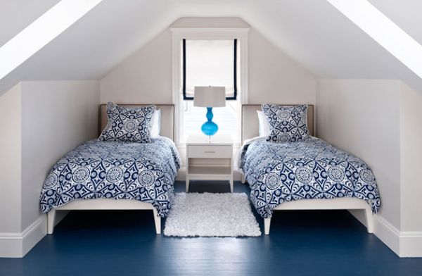 kleine schlafzimmer florale muster in kobaltblau weißer läufer