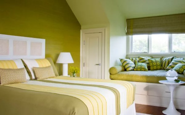 kleine schlafzimmer grüne nuancen viel stauraum