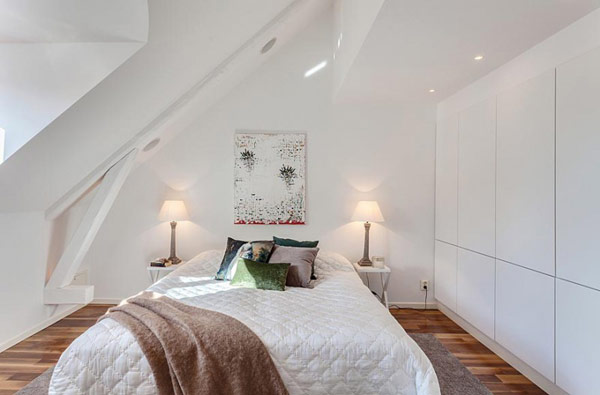 kleine schlafzimmer kreativ gestalten strahlend weiß braune wolldecke