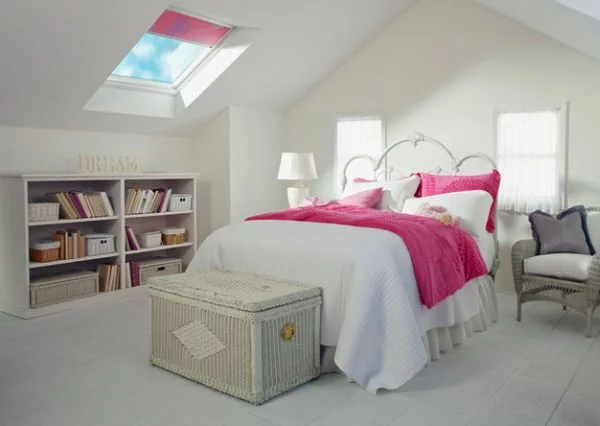 kleine schlafzimmer kreativ gestalten weiße rattan truhe pinke akzente