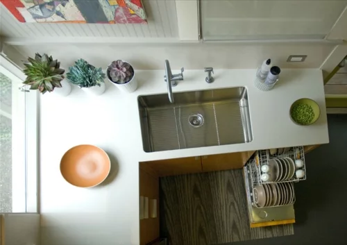 kompakte Küchen Designs modern spüle wasserhahn arbeitsplatte