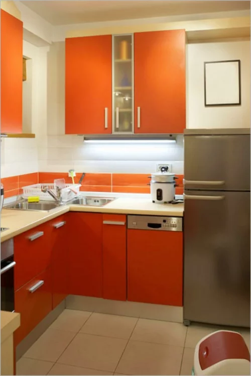 kompakte Küchen Designs orange oberflächen kompakt