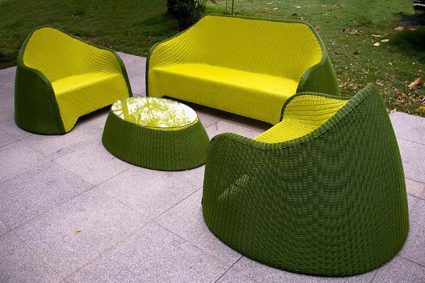 moderne möbel ergonomisches design in grasgrün und neongelb