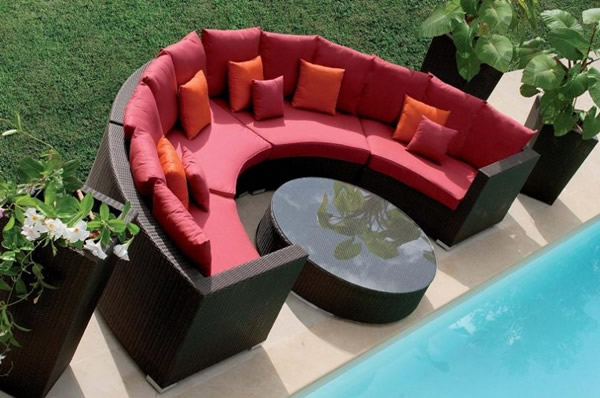 moderne möbel für ihre terrasse dunkelbrauner rattan mondförmig