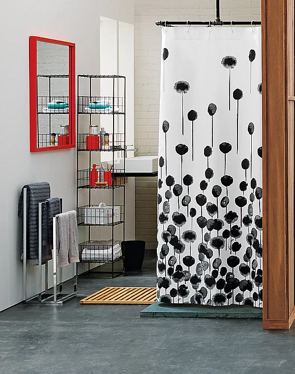 stilvolle wandspiegel duschvorhang mit stilisierten blumen