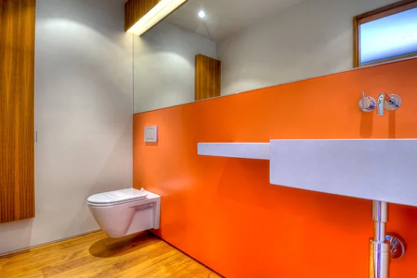 strahlende Farben im Interior Design wandgestaltung orange badezimmer