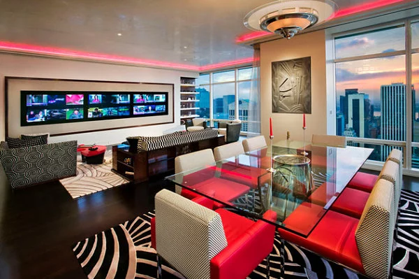 strahlende Farben im Interior Design zebramuster teppich rot sessel glastisch