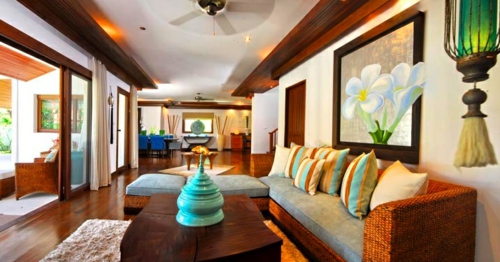tropisches ambiente zu hause frisch farben massiv holz tisch sofa rattan