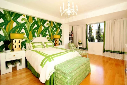 tropisches ambiente zu hause grün wandgestaltung blumenmuster schlafzimmer