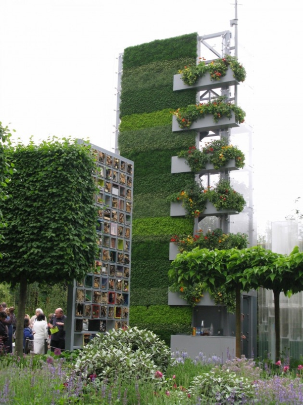 unglaubliche vertikale gärten sechsstöckig mit vielen blumen