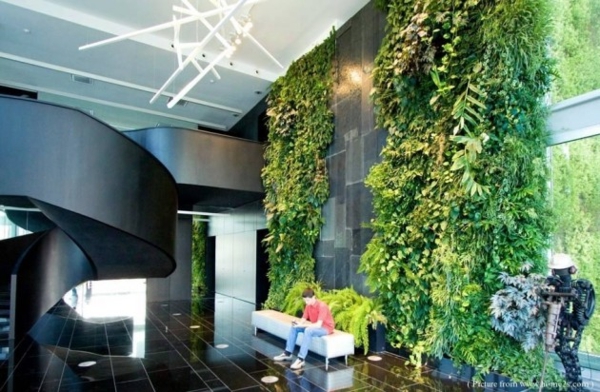 unglaubliche vertikale gärten üppige vegetation an der wand in der lobby