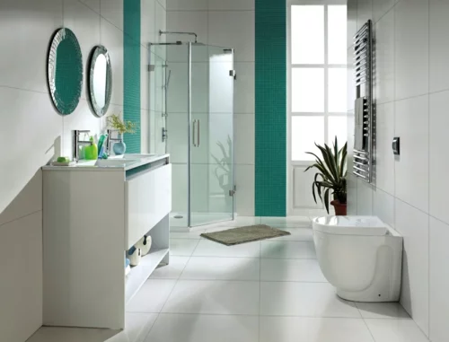 weiße Farbe im Badezimmer badewanne mosaikfliesen wand grün