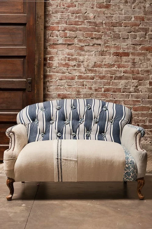 ziegelwand grunge stil sofa bequem klassisch design