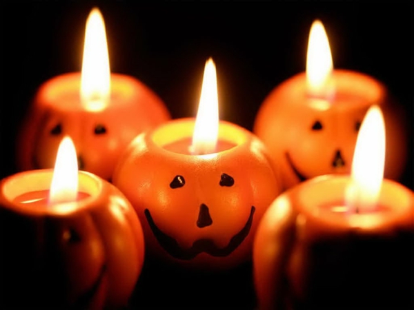 Coole Halloween Deko Ideen kürbisse wohnung fest originell kerzen