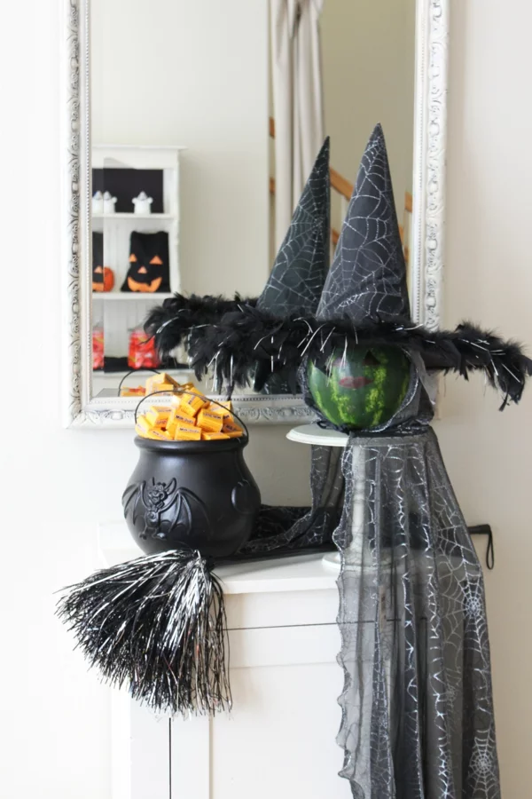 Coole Halloween Deko Ideen schwarz hexe gebastelt