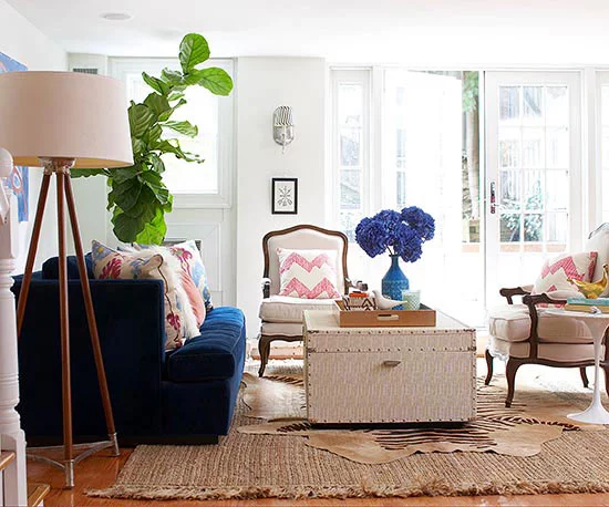 Coole praktische Wohnzimmer Designs königsblau sofa samt texturen teppich