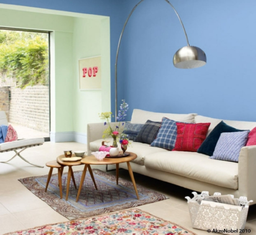Das Wohnzimmer neu gestalten möbel designs bogenlampe blau wand