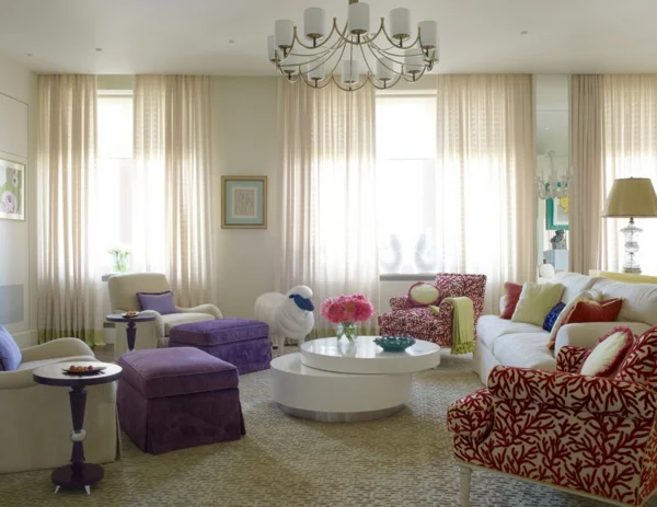 Eklektisches Apartment mit klassischem Interieur gardinen wohnzimmer sessel
