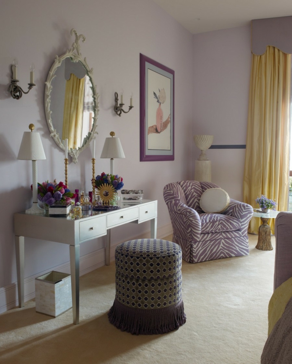 Eklektisches Apartment in moskau mit klassischem Interieur schminktisch 