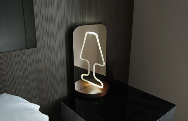 Geniales reflektierendes Tischlampe Design sockel holz moitie
