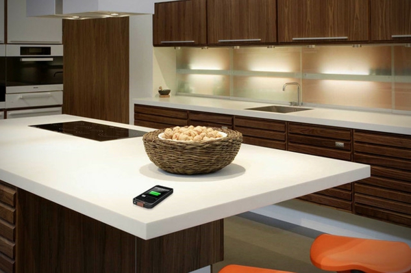Möbel als Handy Ladegeräte korb küchenplatte innovativ holz möbel