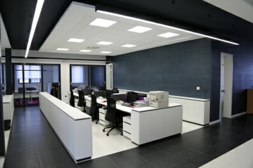modernes office design Klassische und moderne Dekoelemente bei der Büroeinrichtung
