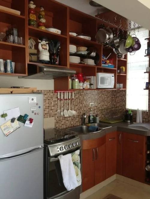 Kompakte Küchen einrichtungen offen regale mosaik küchenrückwand schiene besteck
