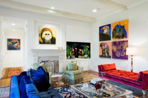 Kunstvolles cooles Wohnzimmer einrichten sofa blau sitzkissen rund samte Wohnzimmer einrichten orientalisch details farben samt sitzbank