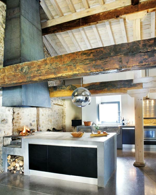 Küchen Design mit eingebautem Grill modern holzbalken arbeitsplatte