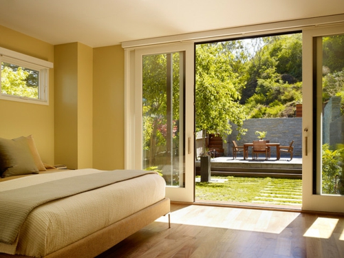 Moderne Terrasse gestalten holz gartenmöbel schlafzimmer doppelbett