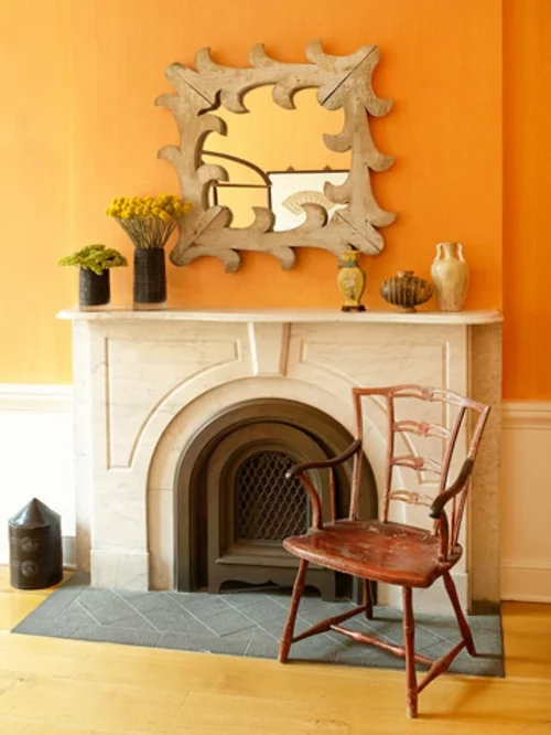 Moderne Wandfarbe fürs Zuhause orange leuchtend einbaukamin wandspiegel