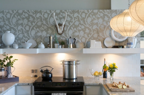 Wandgestaltung mit schönen Tapeten küche design grau porzellan