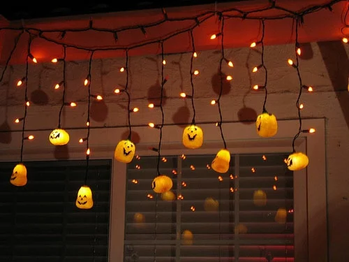 außenbereich deko halloween ideen selber machen DIY lichterketter kürbisse