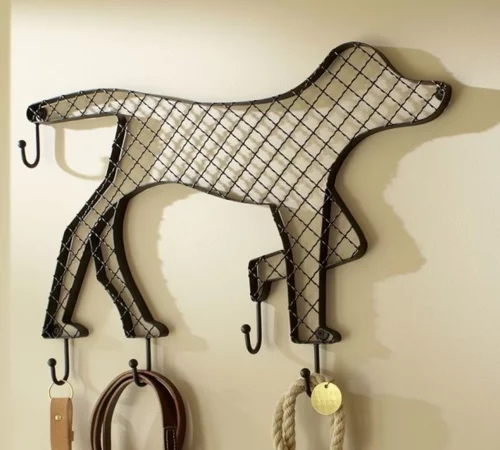 dekorationsideen mit hunden hacken im flur aus metall