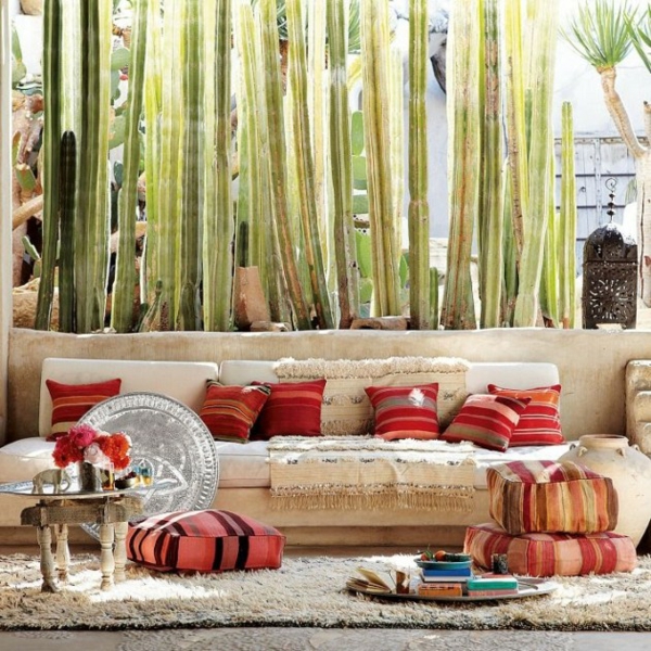 extravagant außenbereich gestaltung sofas marokkanisch rot gestreift kissen