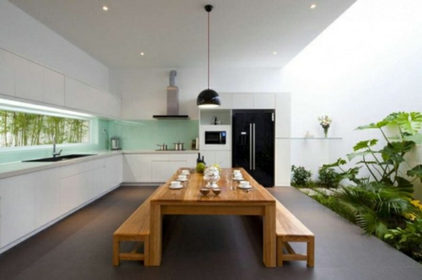 frische küchenrückwand in seladongrün mit fenster