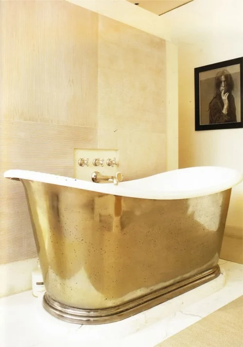 glamouröse interior ideen vergoldete freistehende vintage badewanne
