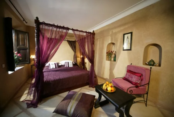 himmelbett rosa lila gardinen schlafzimmer marokkanisch