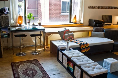 kleine Apartment Designs orientalisch details sofas wohnbereich schreibtisch