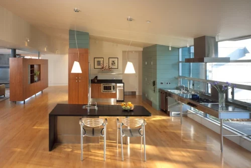 kreative Ideen für Küchenfenster modern design schwarz metall stühle