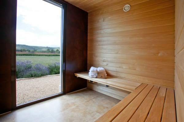 luxus ferienvilla auf mallorca sauna mit täfelung aus hellem holz