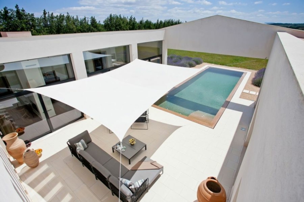 luxus ferienvilla auf mallorca weiße kulisse panorama fenster
