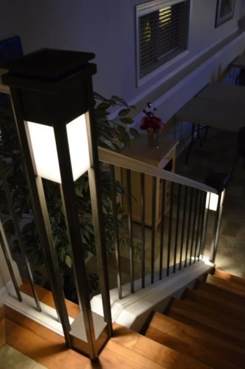 moderne Außentreppe mit Beleuchtung eingebaut indirekt LED