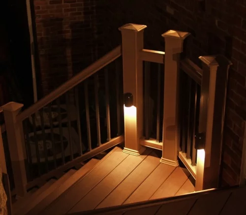moderne Außentreppe mit Beleuchtung geländerg holz außenbereich