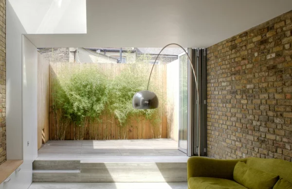 moderne terrasse gestalten holz bodenbelag minimalistisch stil
