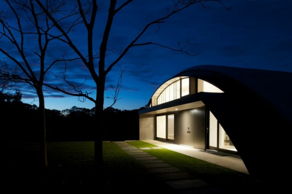 modernes bogenhaus mit stil elegante silhouette nachts