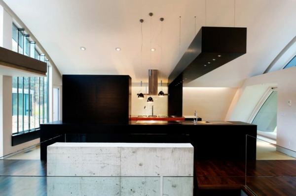 modernes bogenhaus minimalistische küche in schwarz