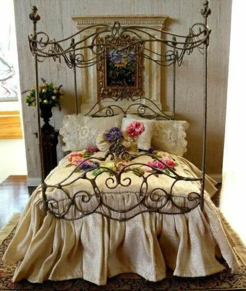 romantische schlafzimmer einrichtung originelles schmiedeeisenbett
